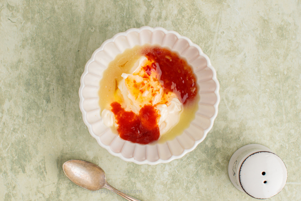 Mayo and other ingredients mixed together. 